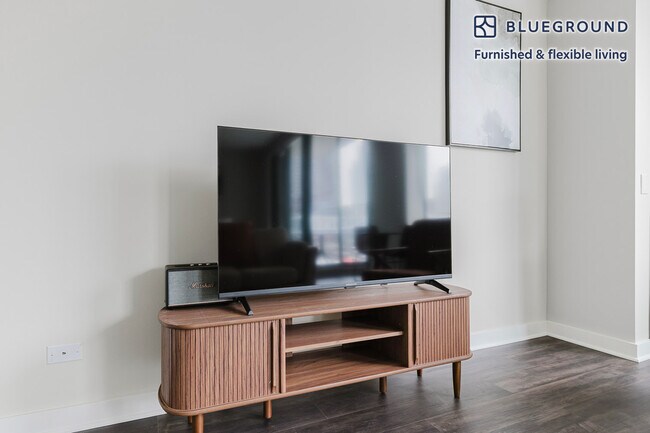 Photo - 77 W Huron St Unidad FL8-ID1380