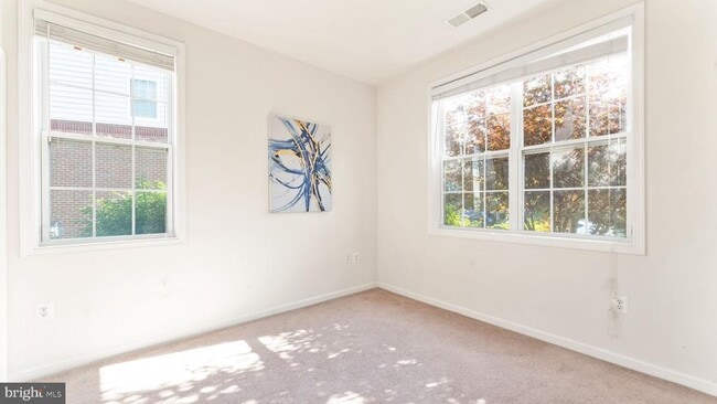 Photo - 23100 Dunlop Heights Terrace