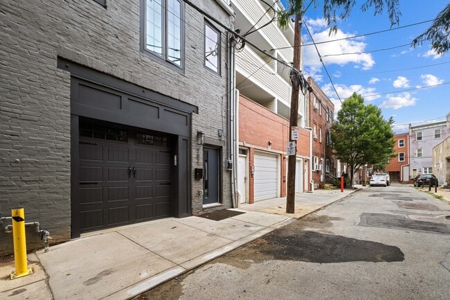 Photo - 702 Alter St House