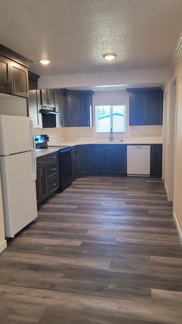 Newly Remodeled 3 Bedroom Home Rental House Rental in Sutherlin, OR