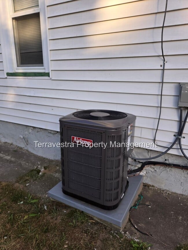 Photo - 321-323 South 5th Street Unidad 321 South 5th Street  A