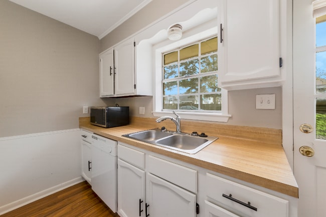 Building Photo - 130 Huggins Rd Rental