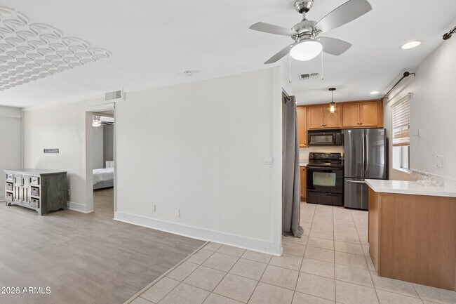 Photo - 4354 N 82nd St Unidad 138