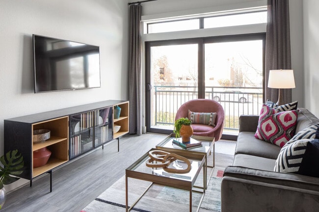 Photo - Lock in Your Lease & Get Up to $500 Off! Unit 10HW