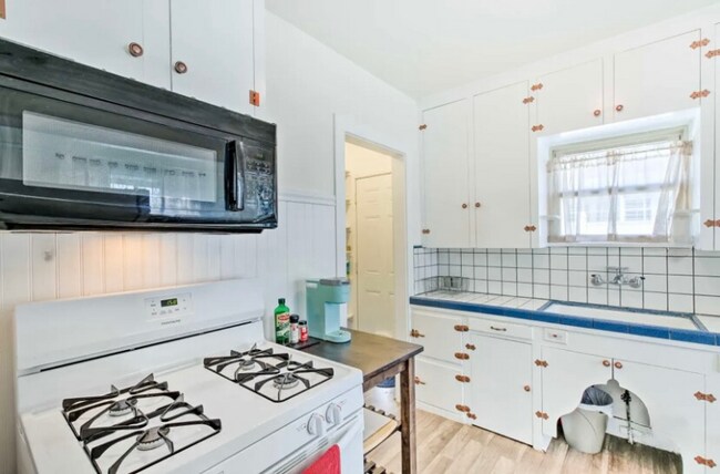 Photo - 1609 E 64th St