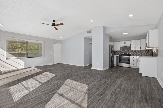 Photo - 1712 E Mulberry Dr Unit 1712 E Mulberry Drive