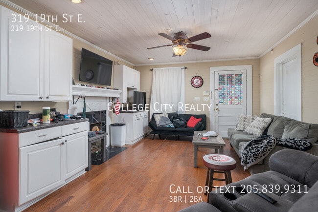 Photo - 319 19th St E