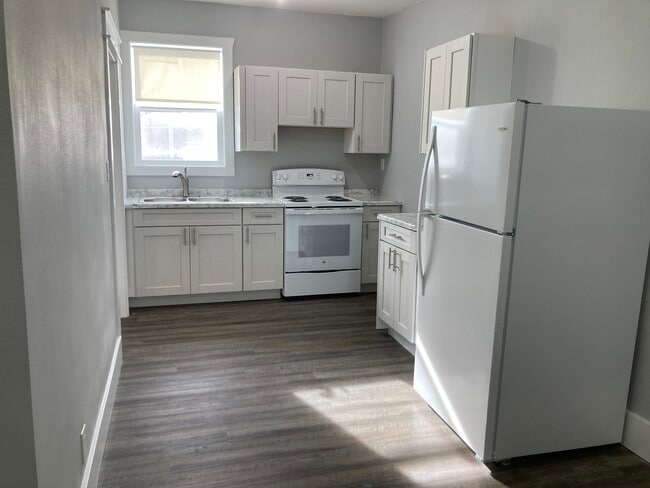 Kitchen - 231 2nd Ave NE Unit 2
