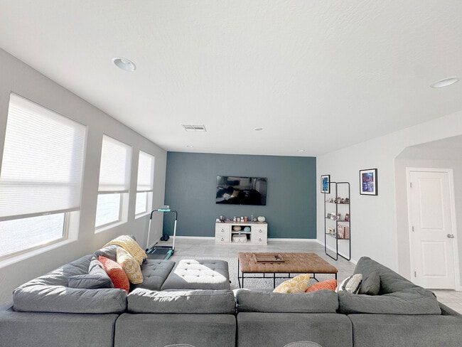 Photo - 237 Zenobia Ct