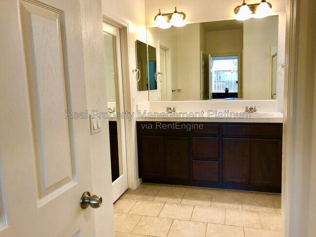 Photo - 3031 N Schneider Ave