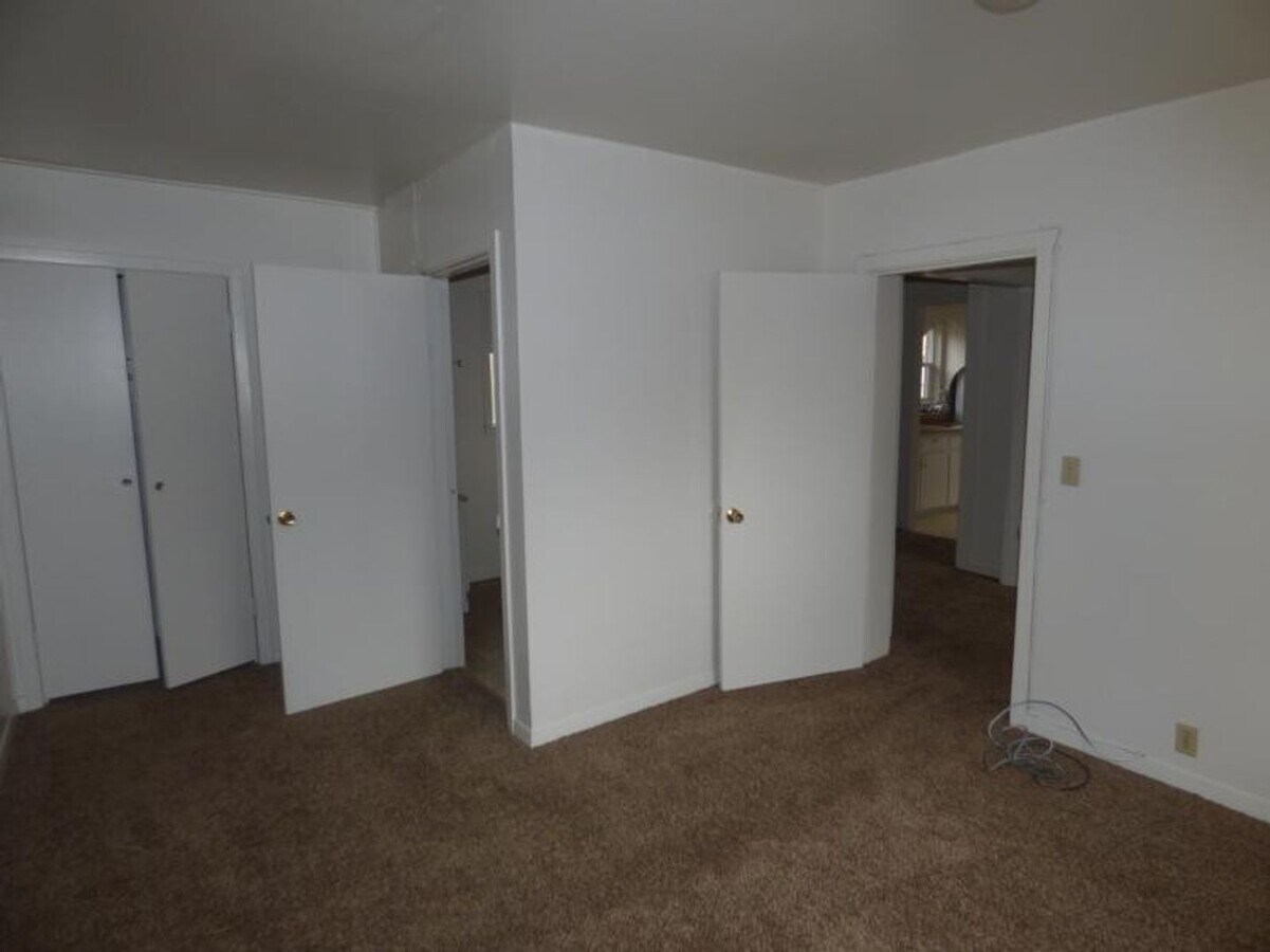 Photo - 1 Bedroom Apt in town. Water and trash included