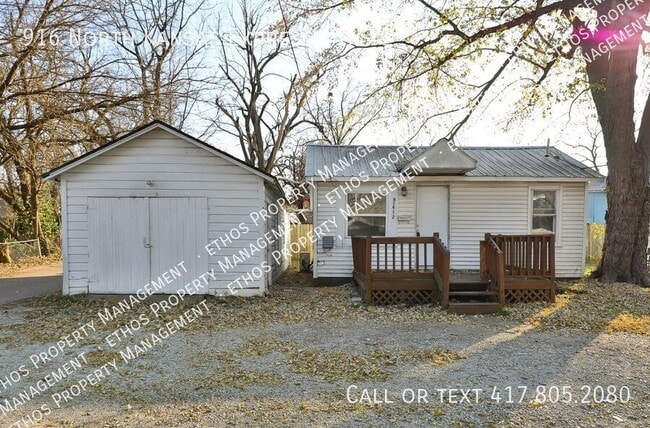 Building Photo - 916 N Kansas Expy Unit 2