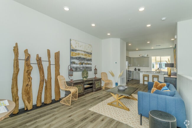 3BR, 2.5BA -1,672 SF