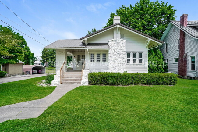 Photo - 56 E Coshocton St House