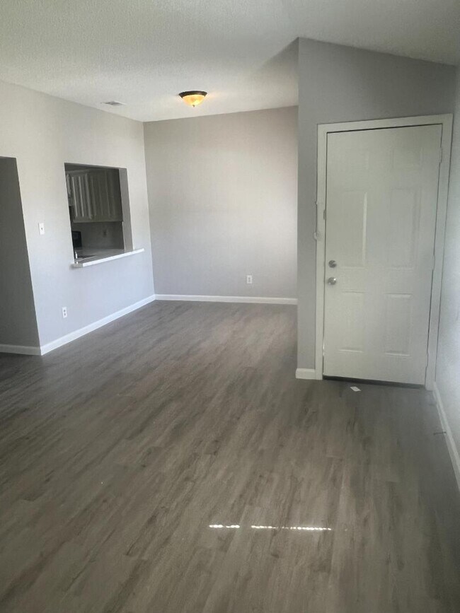 1113-1115 Suburban St