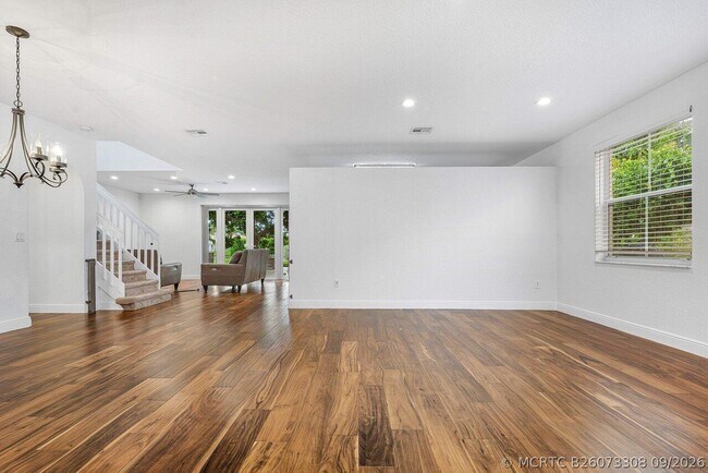6328 Stonehurst Cir