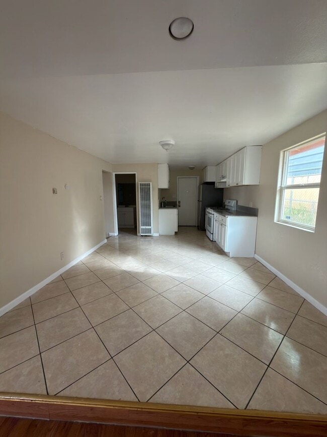 Photo - Single Story