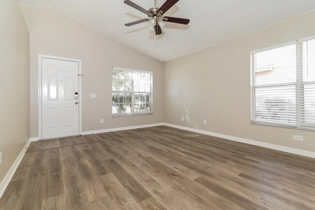 Photo - 9687 Hollyhill Dr