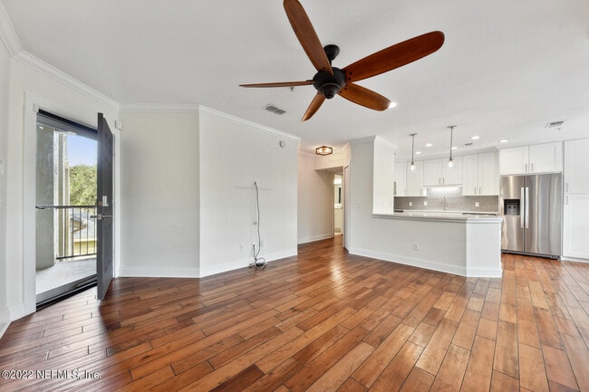 Photo - 1701 The Greens Way