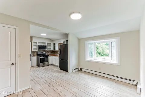 793 Bay Ave