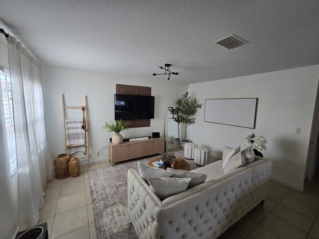 Photo - 800 N 8th St