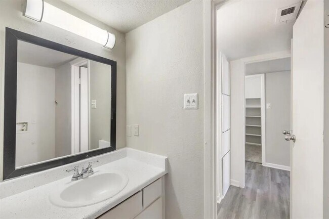 Photo - 11715 S Glen Dr Apartment Unit 602-1