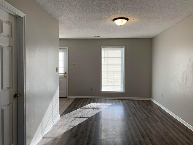 Photo - 2119 Live Oak Ln