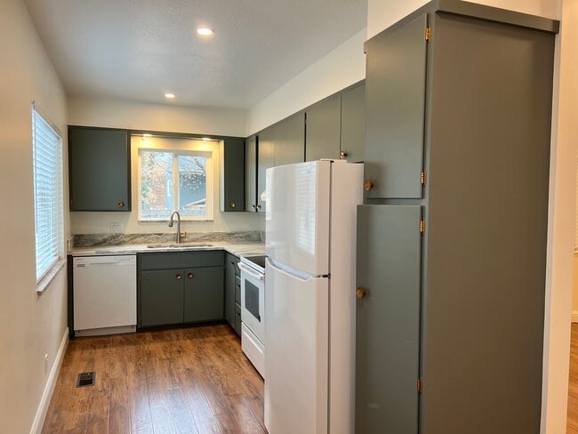 1405 E Parkway Ave Unit Parkway Ave Apt