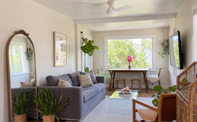 1301 Isabel St
