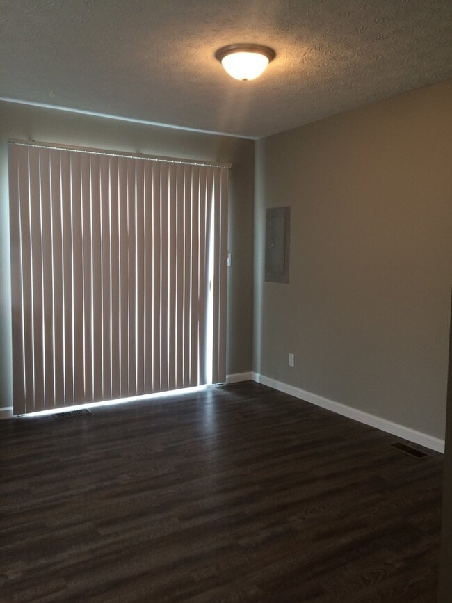 Photo - 3 bedroom, 1.5 bath town home located on B...