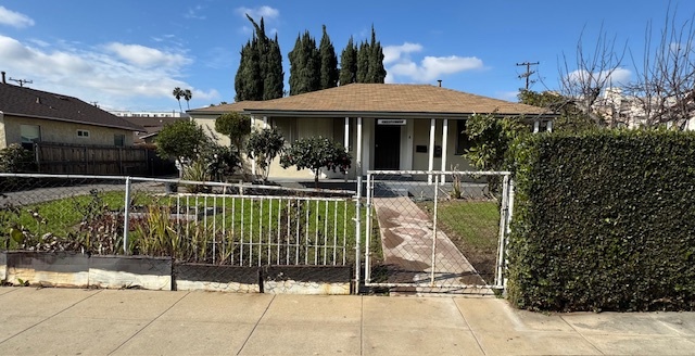 Duplex front house with large yard - 1501 Abbot Ave House Unit A