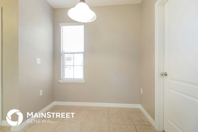 Photo - 4794 Ashurst St