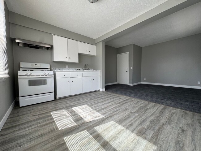 Photo - 1727 Reaney Ave E Unit #3