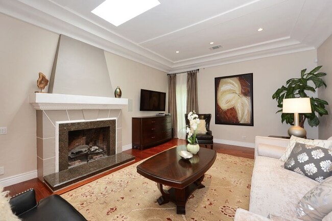 Photo - 10864 Wellworth Ave