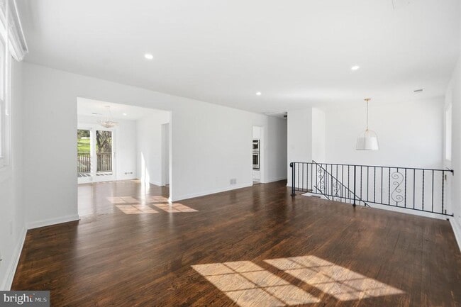 Photo - 448 Summers Dr