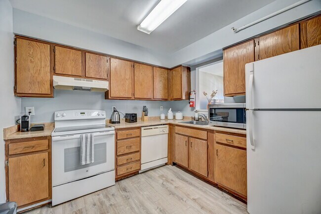 4805 Berwyn House Rd
