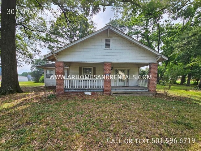 307 N Greenlaw| $995 | 3 Bed | 2 Bath - 307 N Greenlaw| $995 | 3 Bed | 2 Bath House