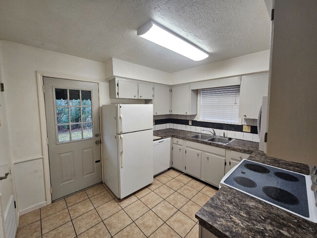 Photo - 1926 Martin St Unit 1926