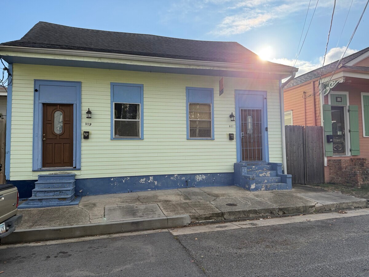 Photo - 527 Spain St