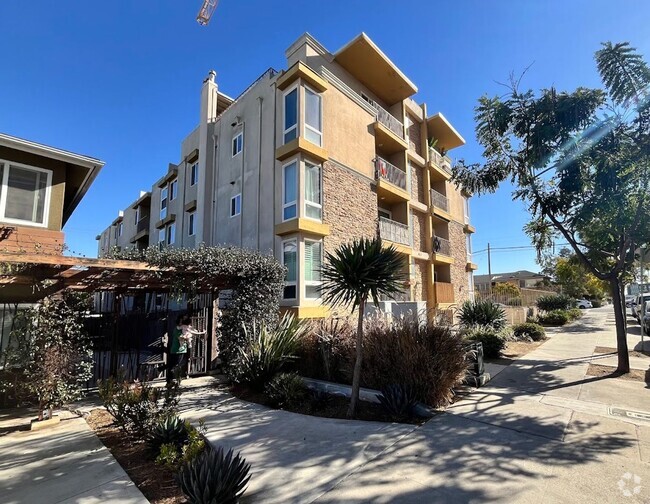 Building Photo - Remodeled 1 Bedroom Condo in the Heart of ...