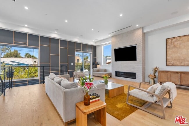 Photo - 656 California Ave