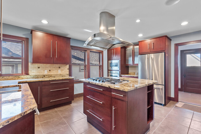 Photo - 1847 N Warren Ave Apartamento