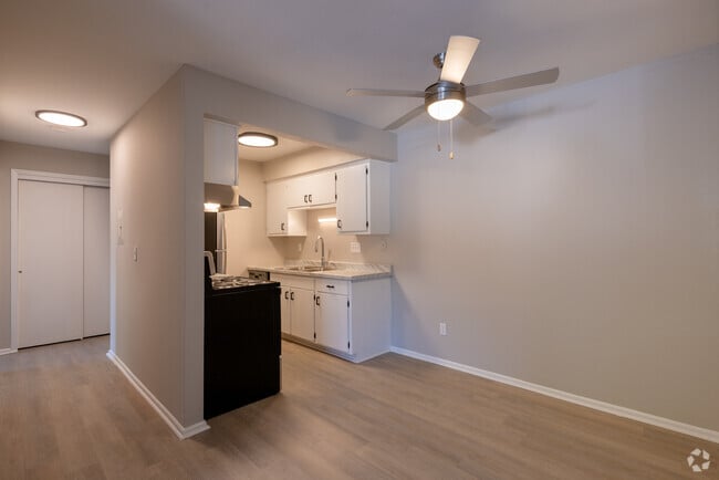 2BR, 1BA - 1,025SF - Kitchen and Dining Room - Biscayne Apartments