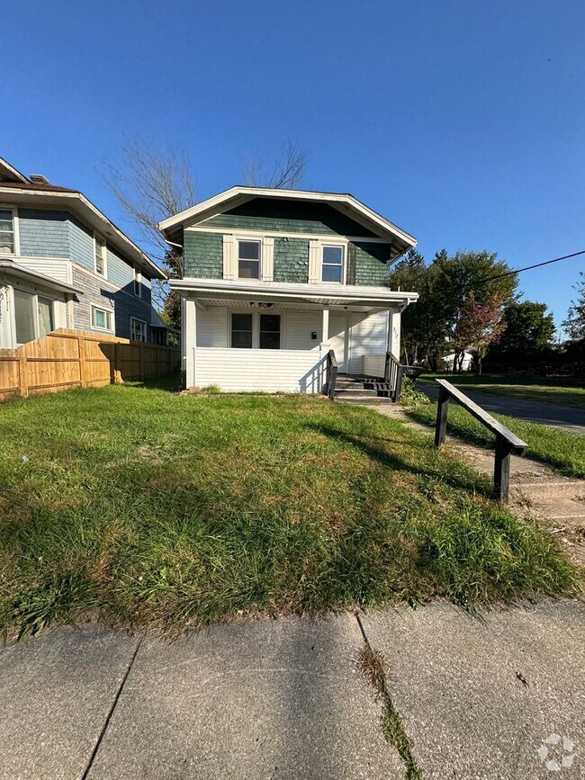 Building Photo - Charming 3-Bedroom Home with Historic Char...