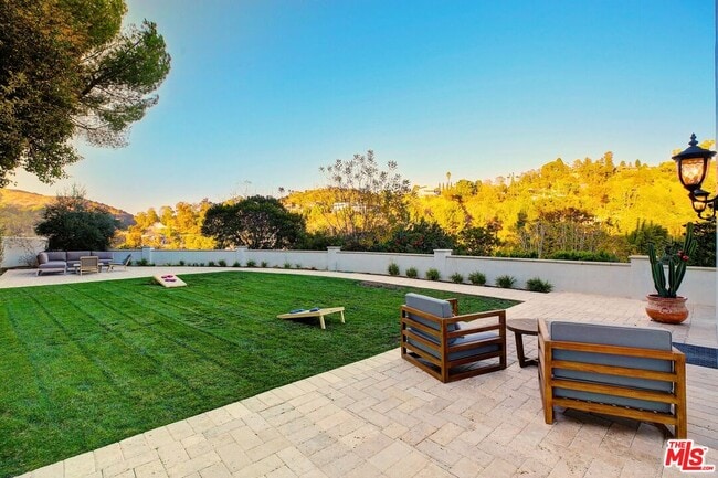 Photo - 2570 Nichols Canyon Rd