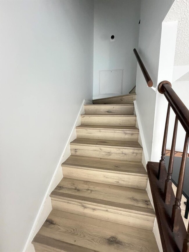 Photo - 317 Georgian Park Dr