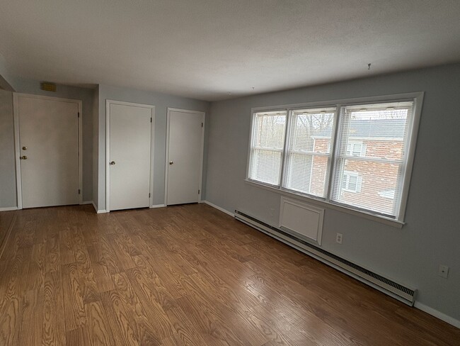 Building Photo - 53 Hiltbrand Rd Unit 3-10