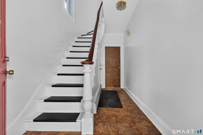 191 Willow St Unit (First Floor)