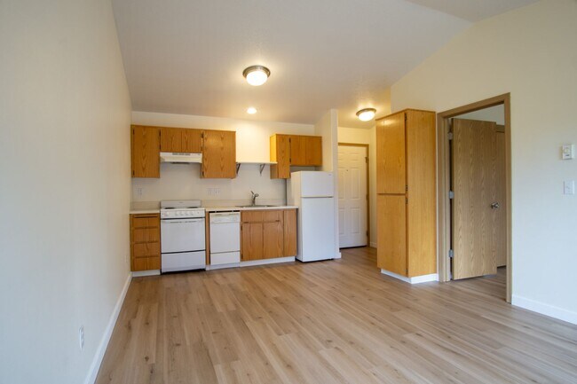 Photo - Top-Floor 1 Bdr w/ Private Balcony w/ FREE RENT Ready Now! Unit C2