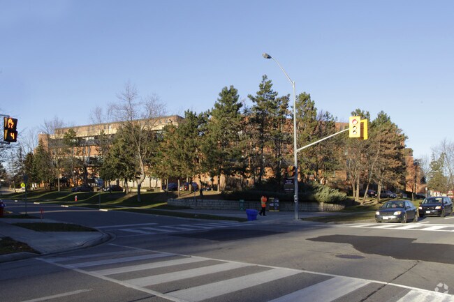Building Photo - Clark Townhomes